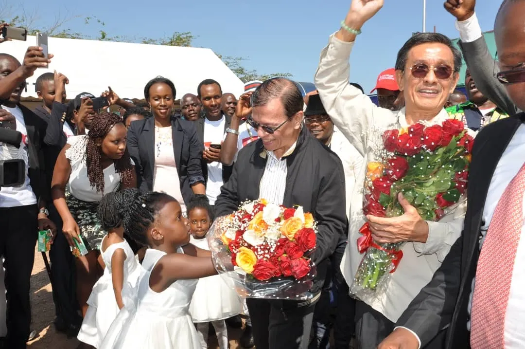 M. Oi Ho Chooi visitant les opérations Dynapharm Africa