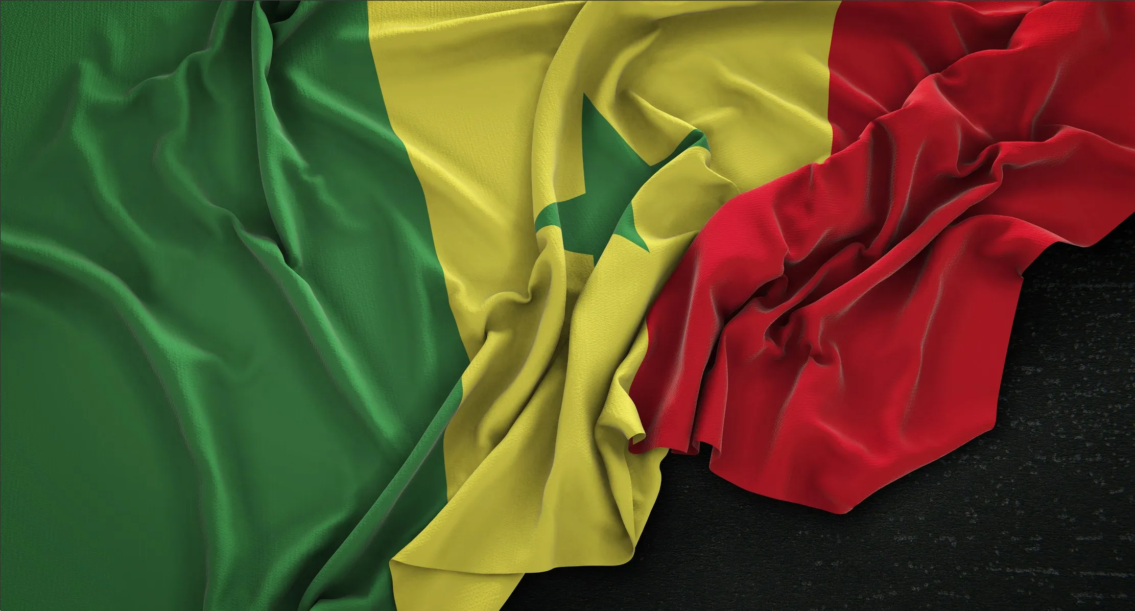 Drapeau sénégalais vert, jaune et rouge avec une étoile verte au centre